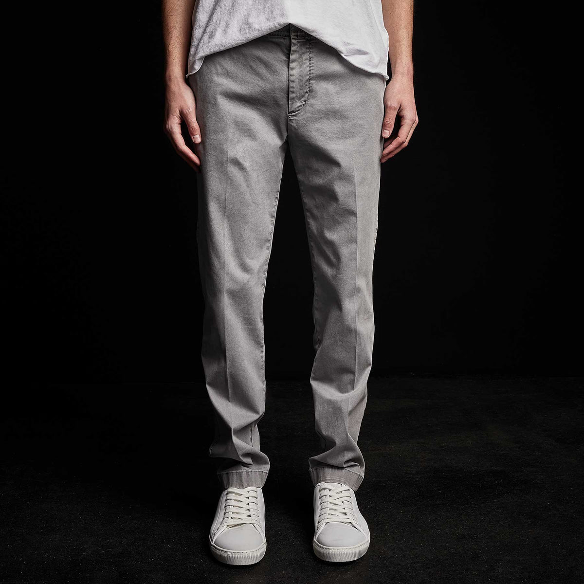Cotton Chino in Silver Grey Pigment | James Perse Los Angeles 