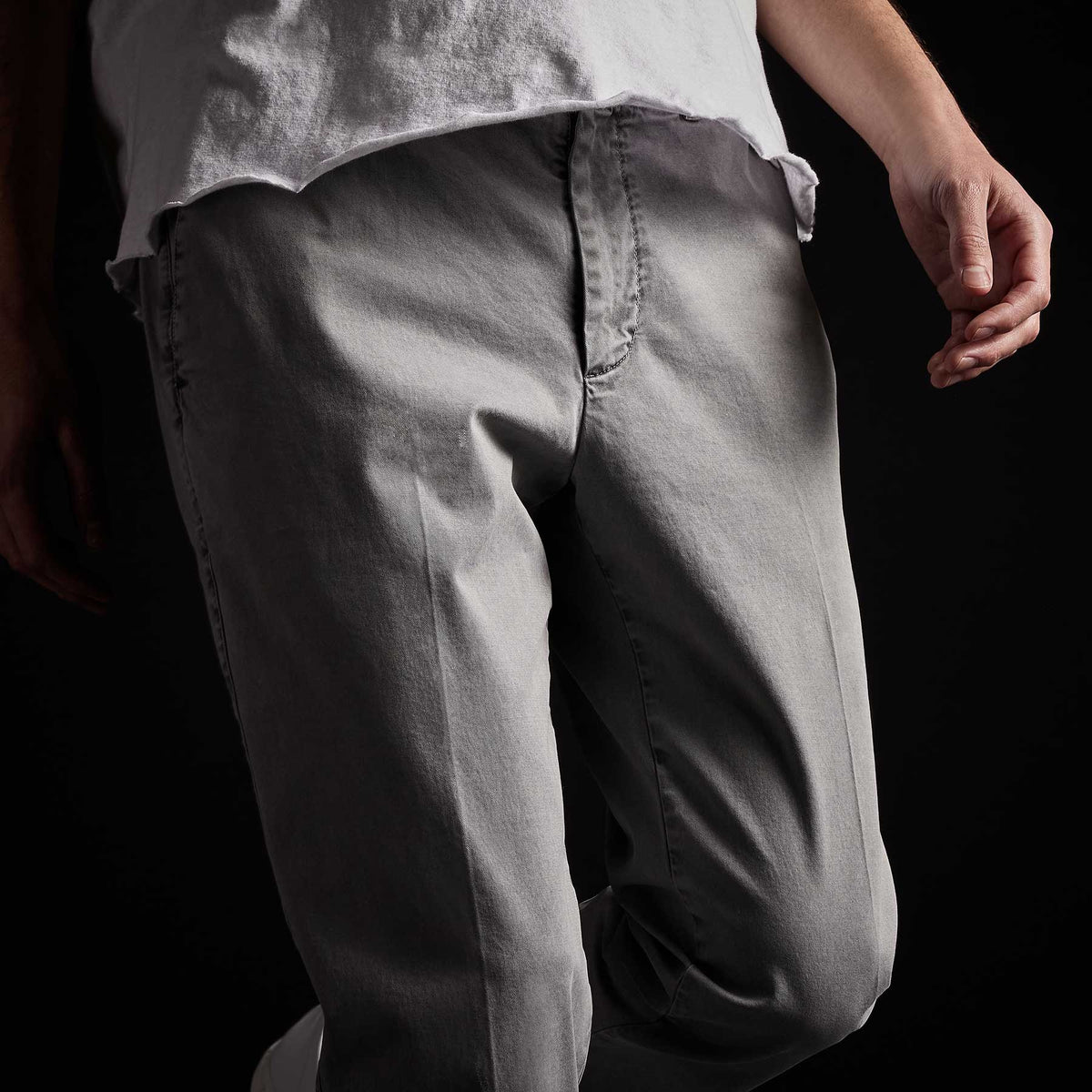 Cotton Chino in Silver Grey Pigment | James Perse Los Angeles 