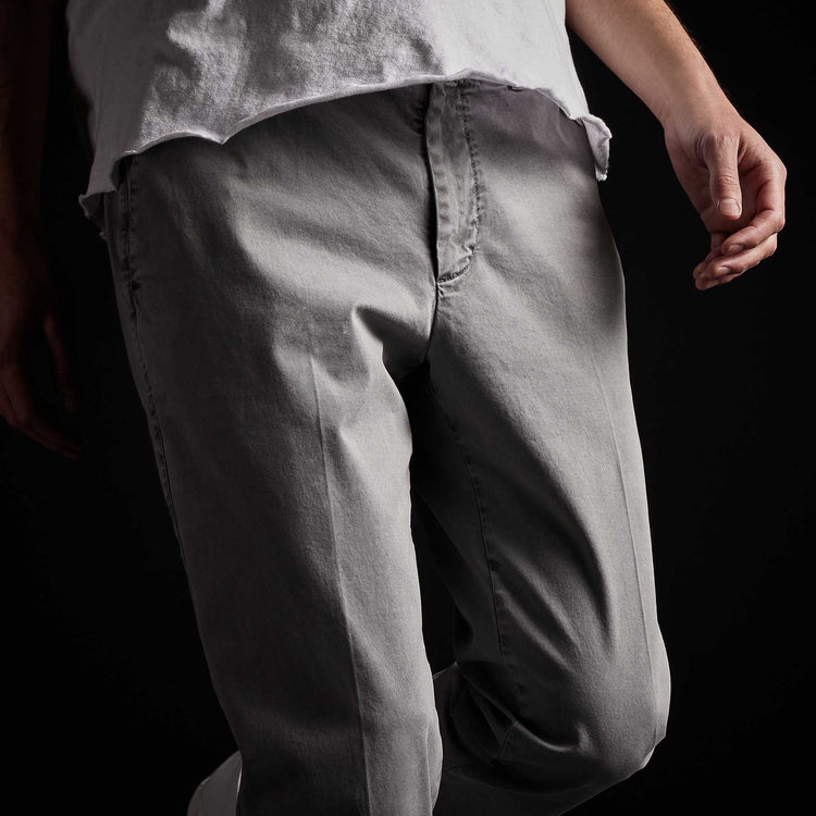 Cotton Chino in Silver Grey Pigment | James Perse Los Angeles 