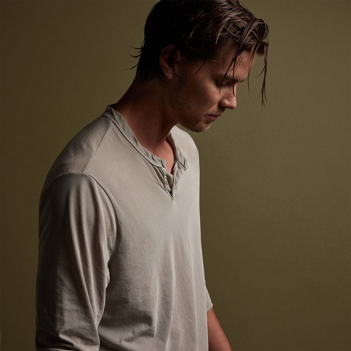 High Gauge Jersey Henley in Mineral Pigment | James Perse Los Angeles