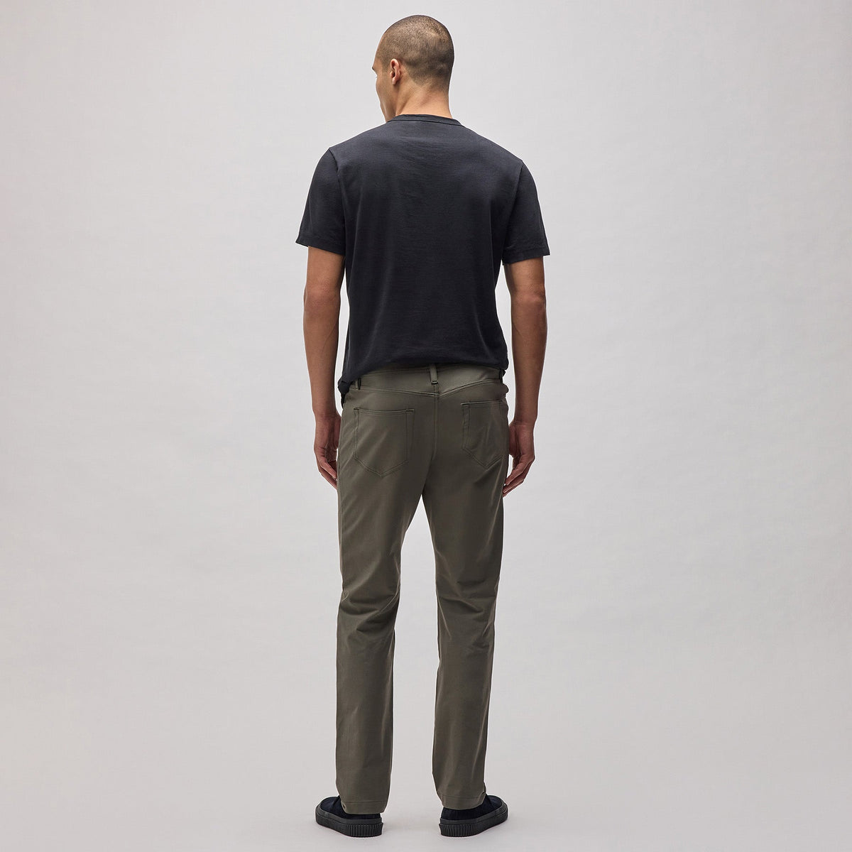 5 Pocket Performance Pant in Tent | James Perse Los Angeles