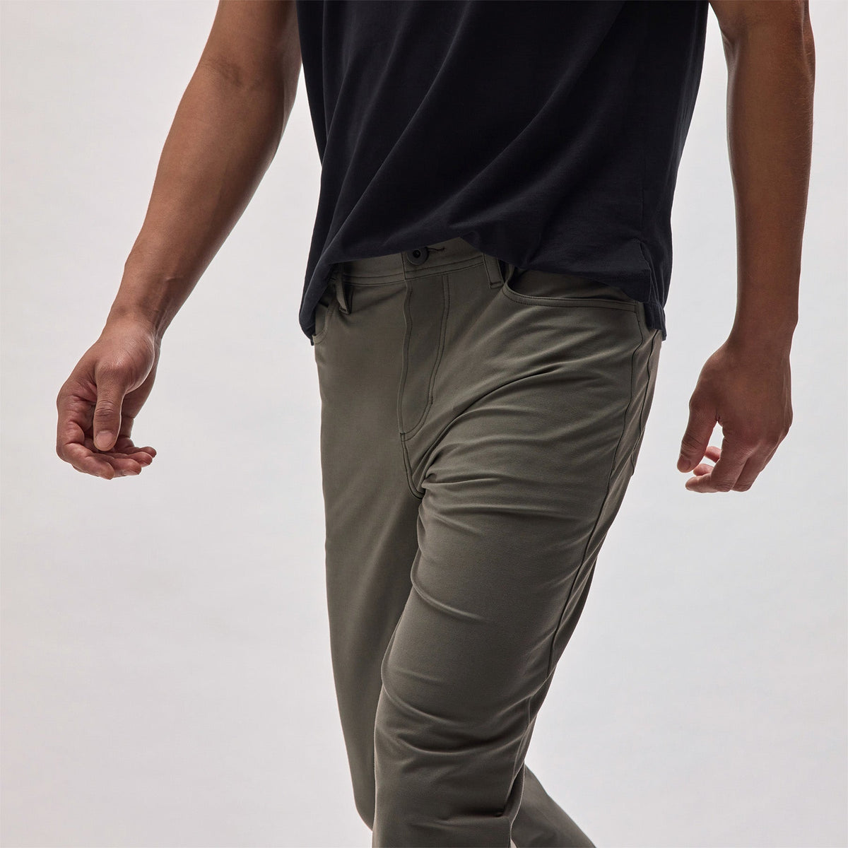 5 Pocket Performance Pant in Tent | James Perse Los Angeles
