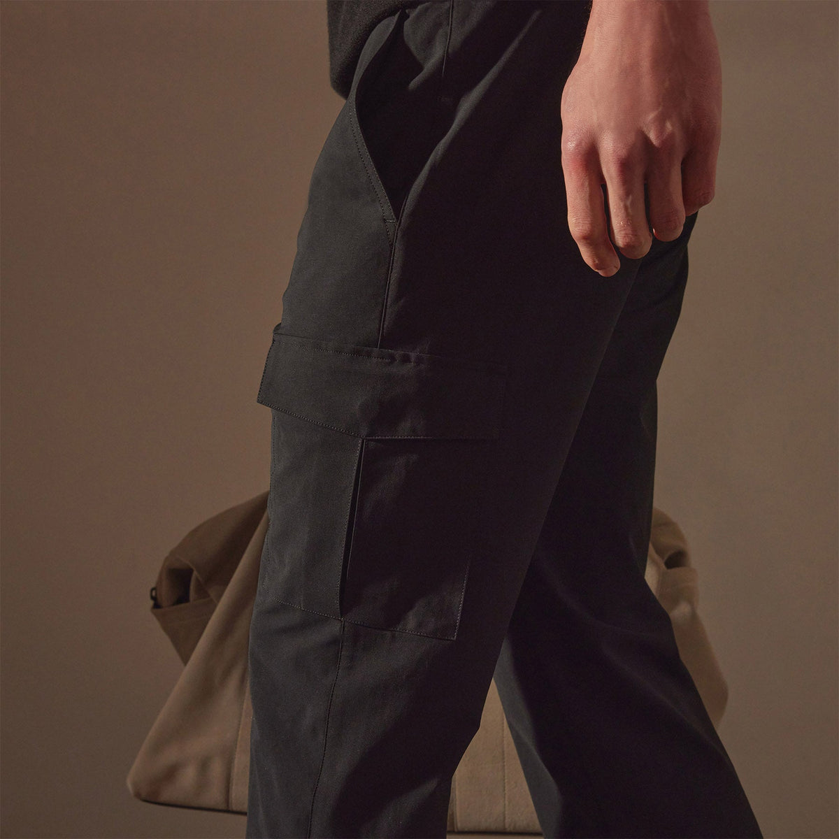 Performance Cotton Cargo Pant in Black | James Perse Los Angeles