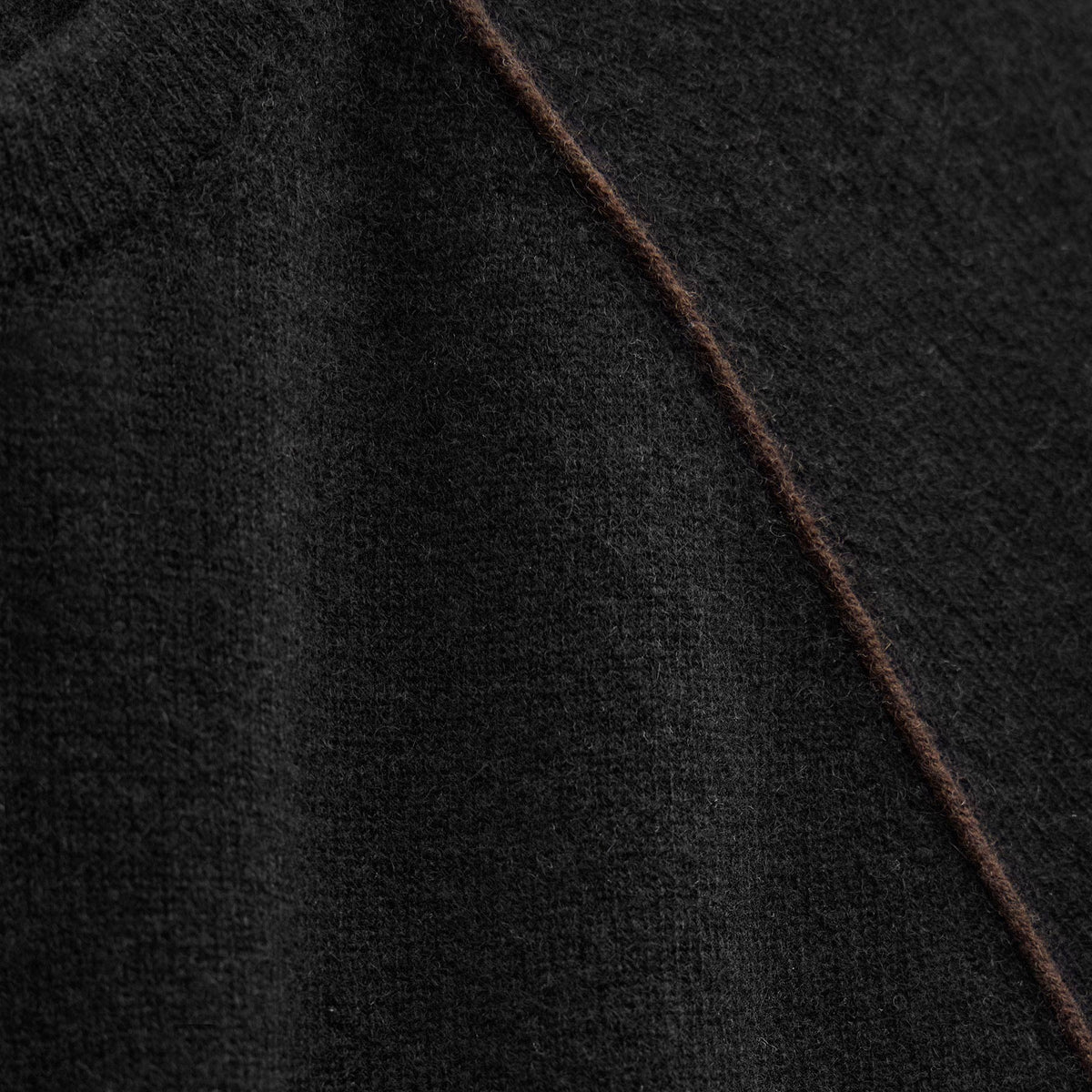 Italian Spun Cashmere Raglan Piped Crew in Black/Kona | James Perse Los Angeles FLAT