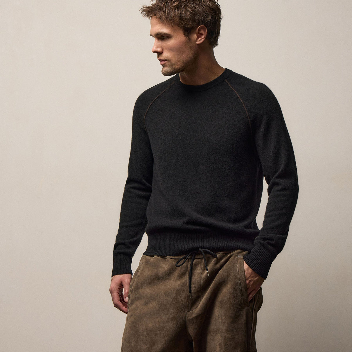 Italian Spun Csh Rgln Ppd Crew in Black/Kona | James Perse Los Angeles