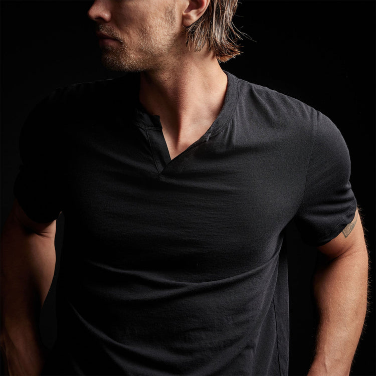 Oasis Linen Henley in Black | James Perse Los Angeles