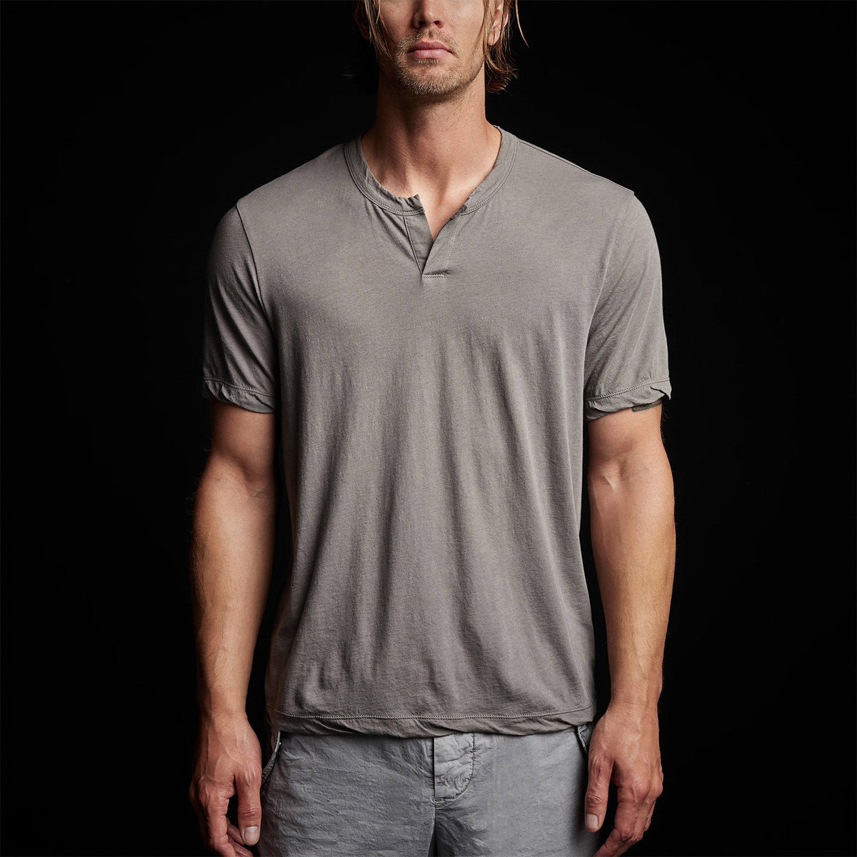 Oasis Linen Henley in River Rock | James Perse Los Angeles