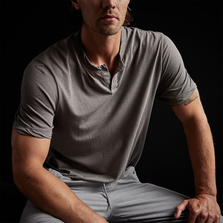 Oasis Linen Henley in River Rock | James Perse Los Angeles