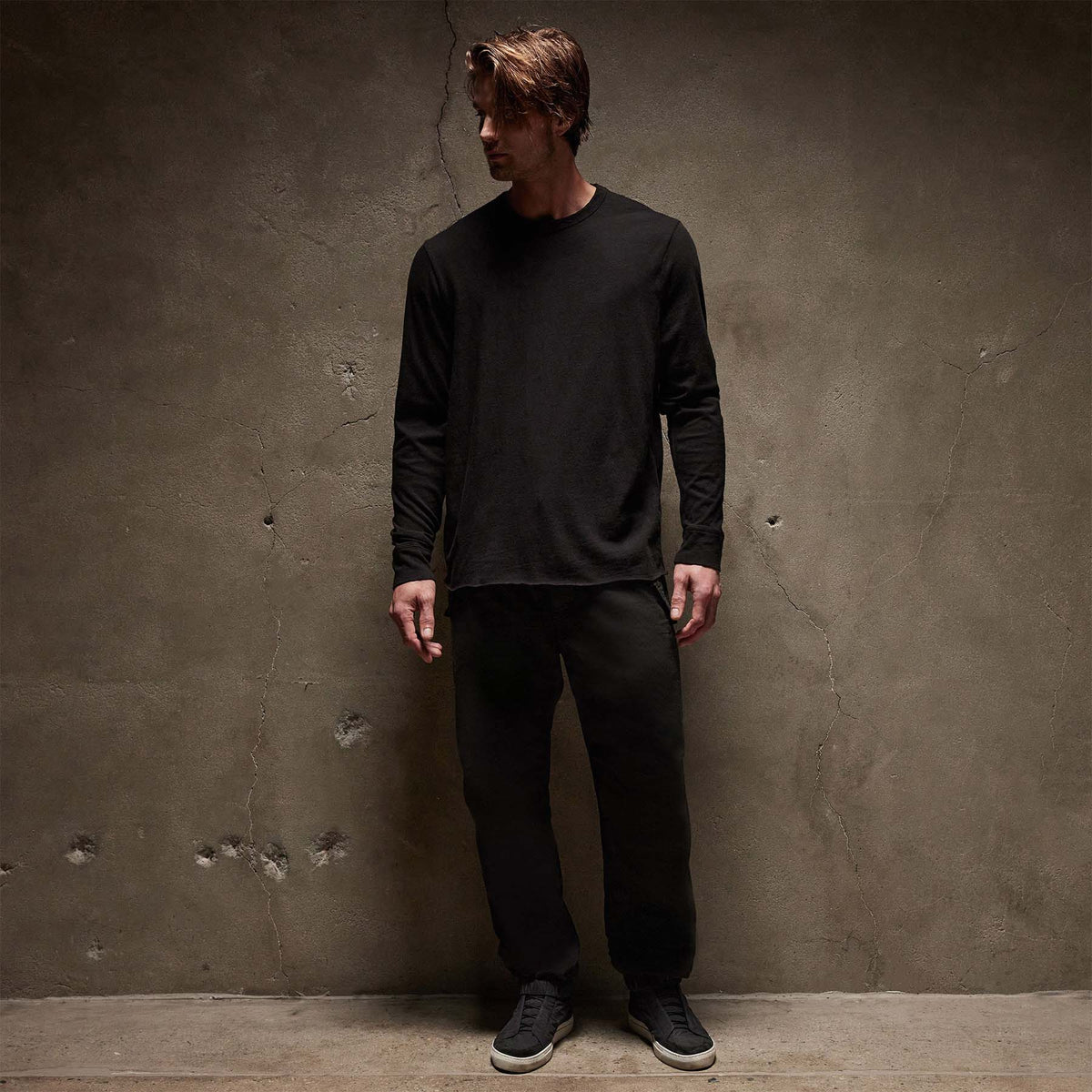 Natural Slub Jersey Long Sleeve Crew in Black | James Perse Los Angeles