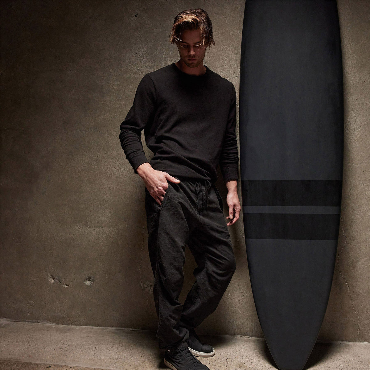 Natural Slub Jersey Long Sleeve Crew in Black | James Perse Los Angeles