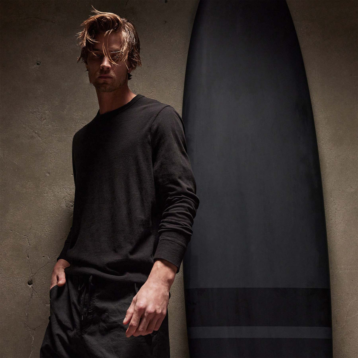 Natural Slub Jersey Long Sleeve Crew in Black | James Perse Los Angeles