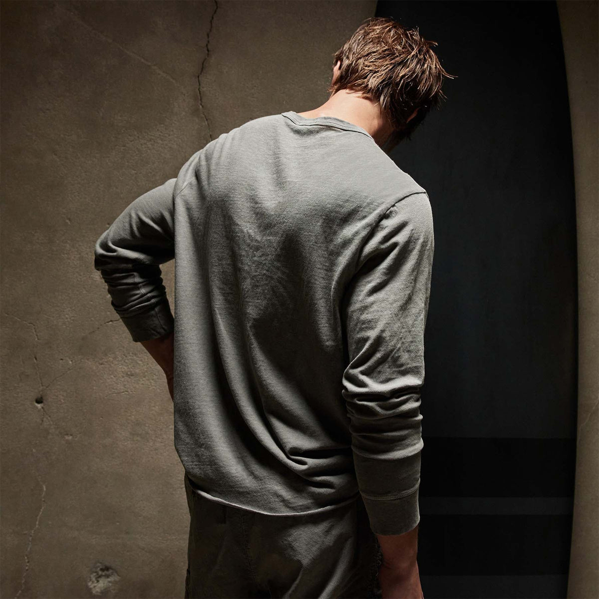 Natural Slub Jersey Long Sleeve Crew in Silver Grey Pigment | James Perse Los Angeles