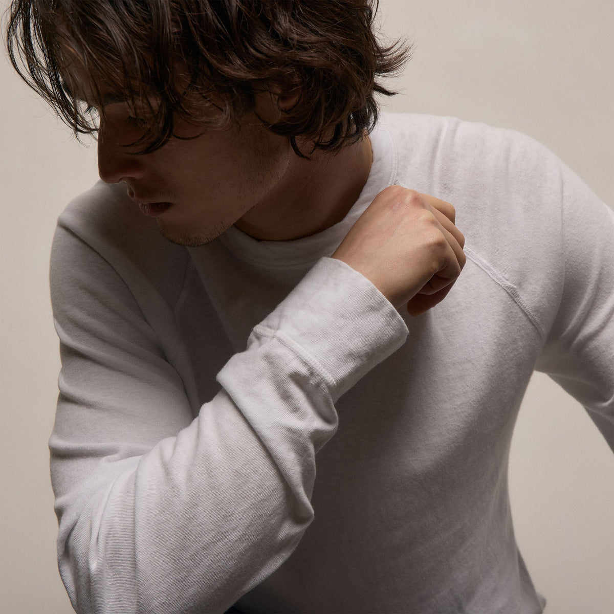 Slub Jersey Long Sleeve Raglan Crew in White | James Perse Los Angeles