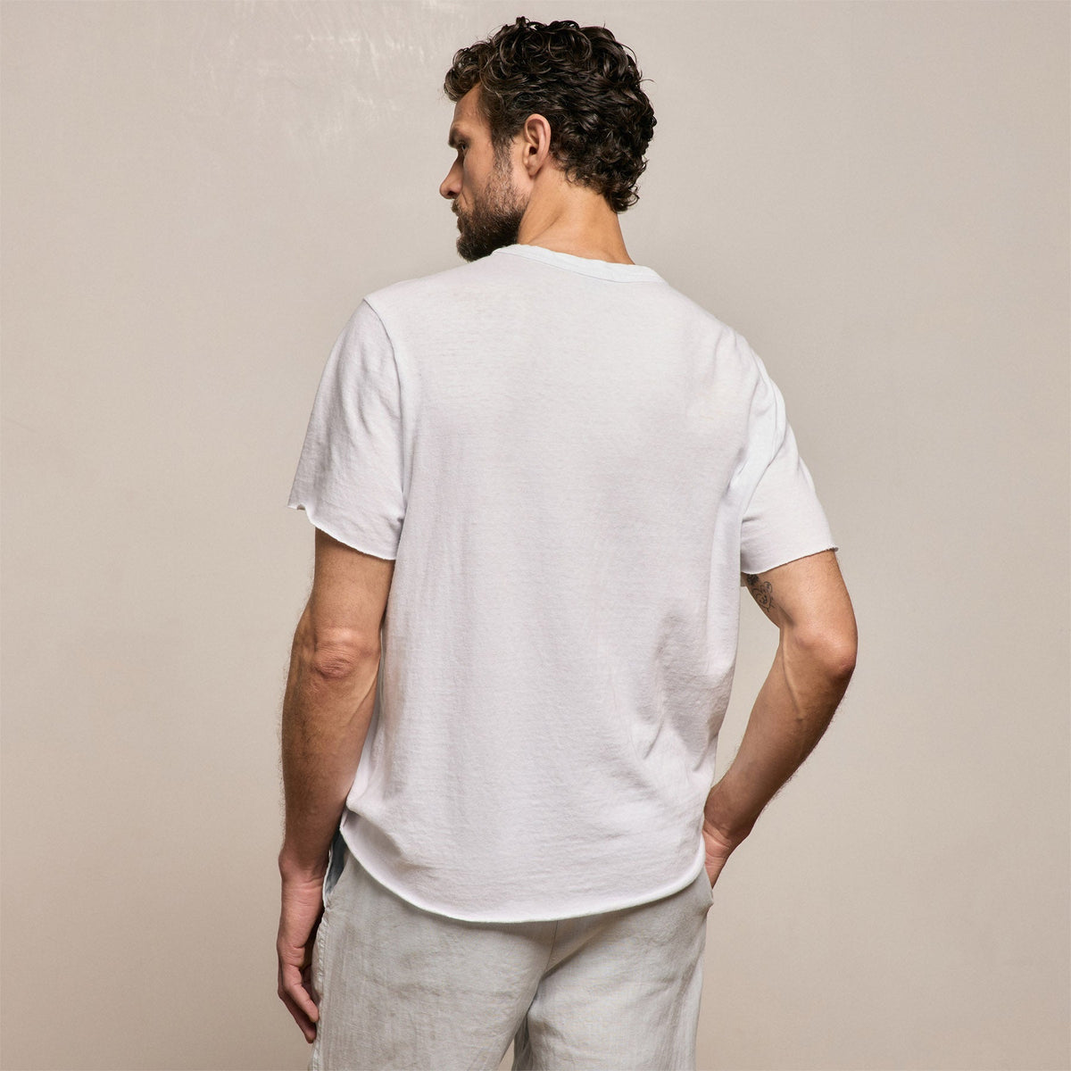 Slub Jersey Pocket Tee in White | James Perse Los Angeles