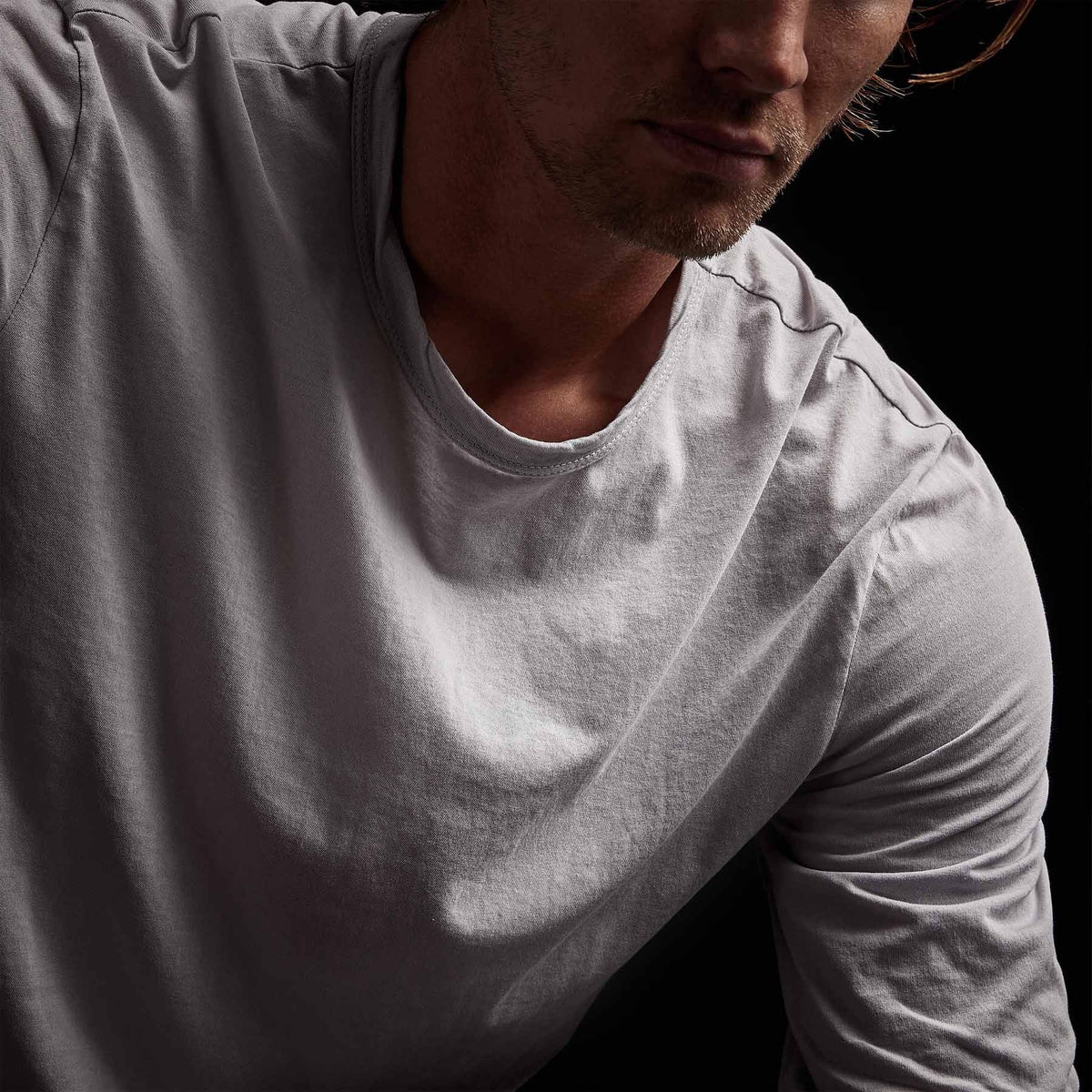 Shirttail Hem Crew in Arctic Pigment | James Perse Los Angeles 