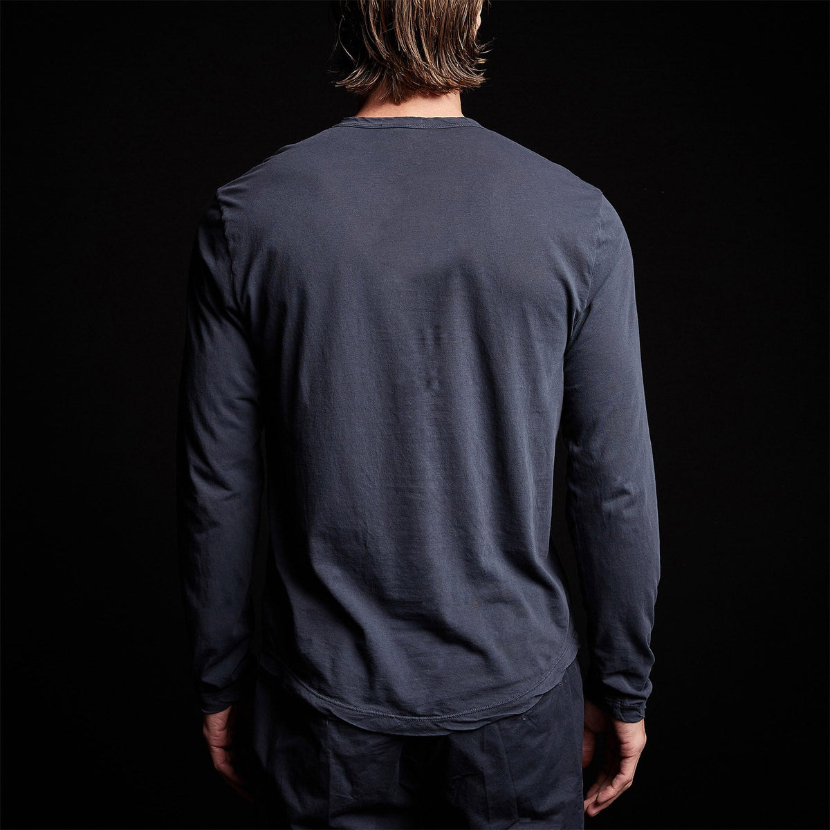 Shirttail Hem Crew in Blue Oil Pigment | James Perse Los Angeles 