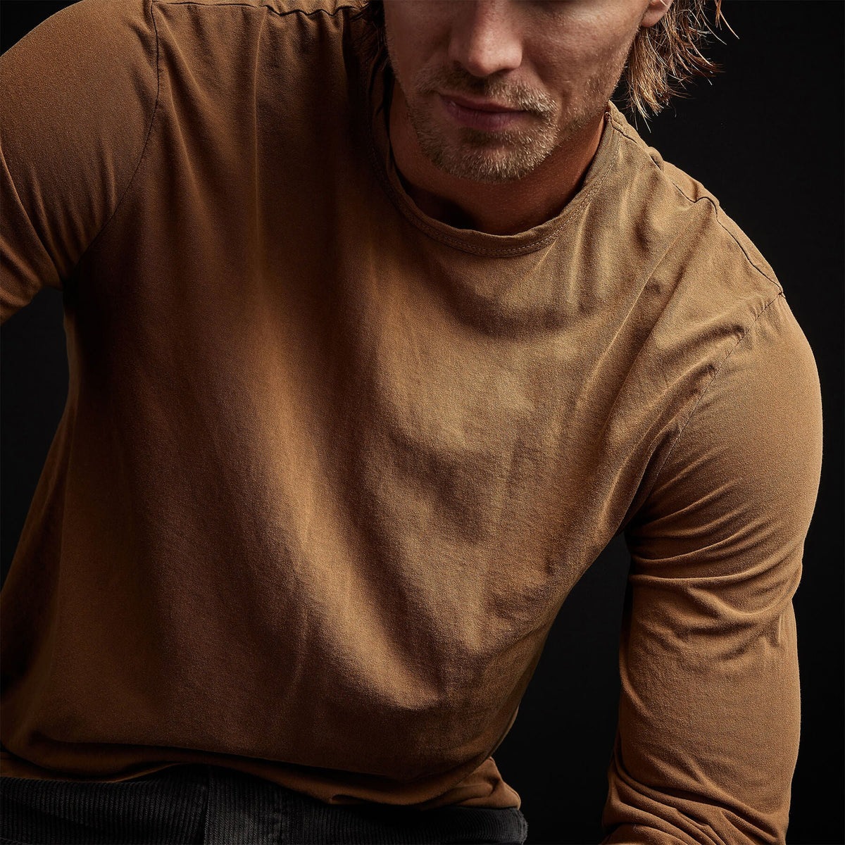 Shirttail Hem Crew in Copper Pigment | James Perse Los Angeles