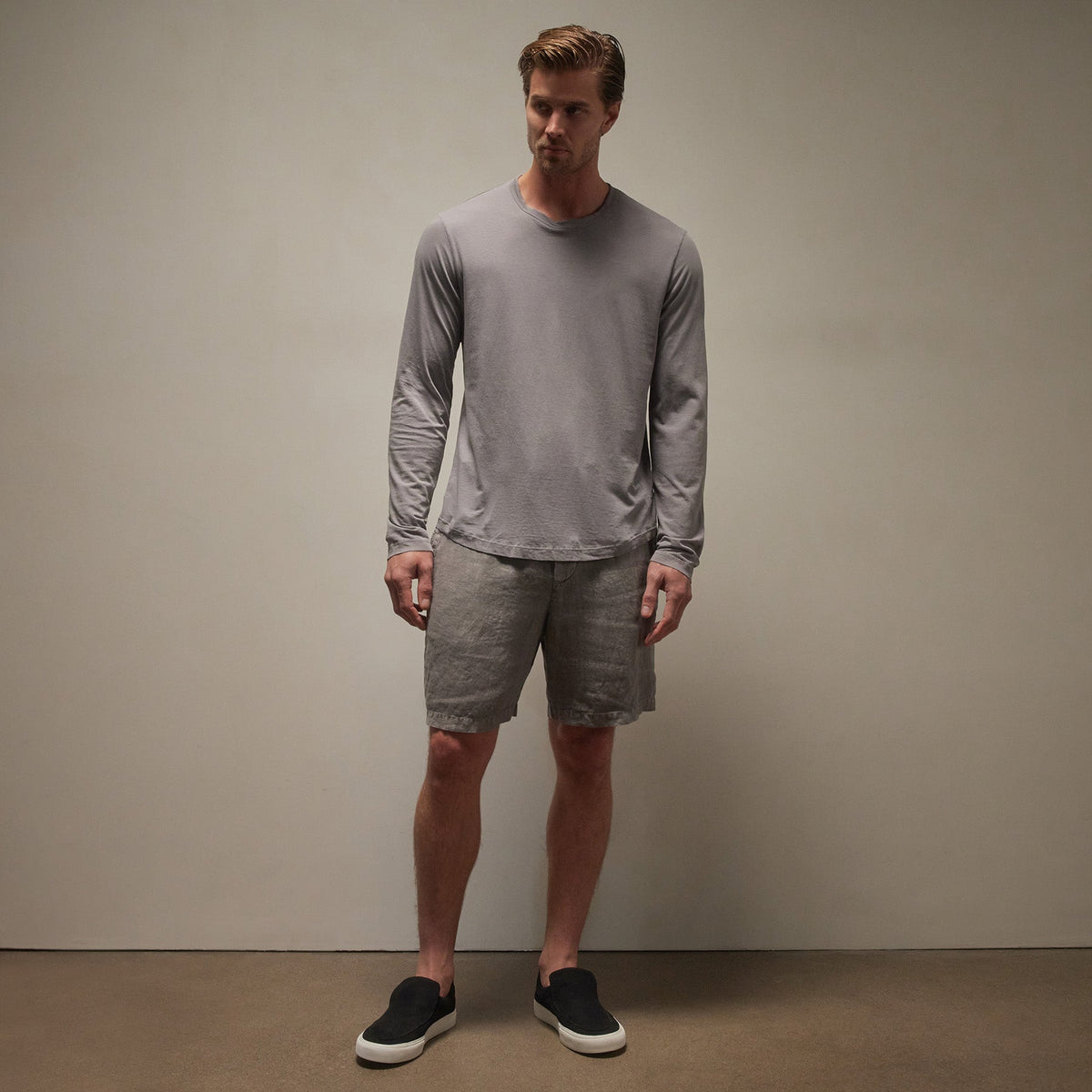 Shirttail Hem Crew in Silver Grey Pigment | James Perse Los Angeles