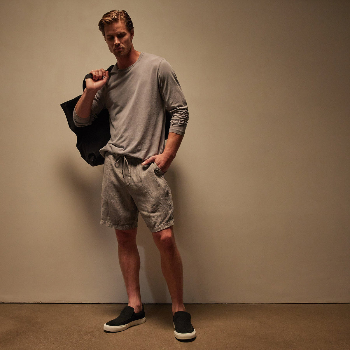 Shirttail Hem Crew in Silver Grey Pigment | James Perse Los Angeles