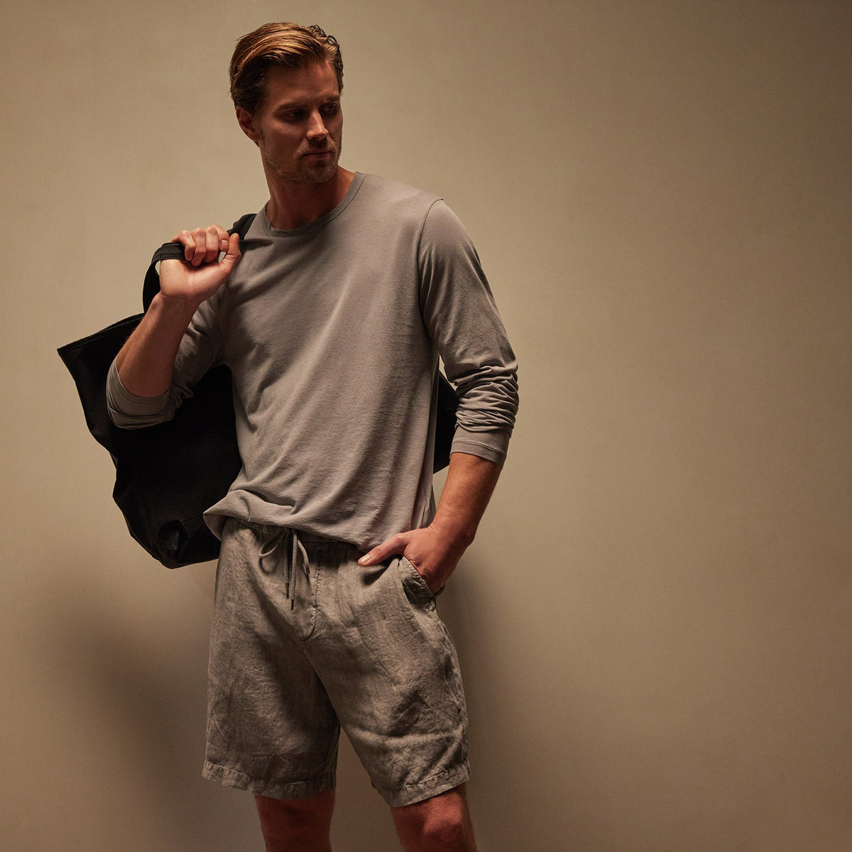 Shirttail Hem Crew in Silver Grey Pigment | James Perse Los Angeles
