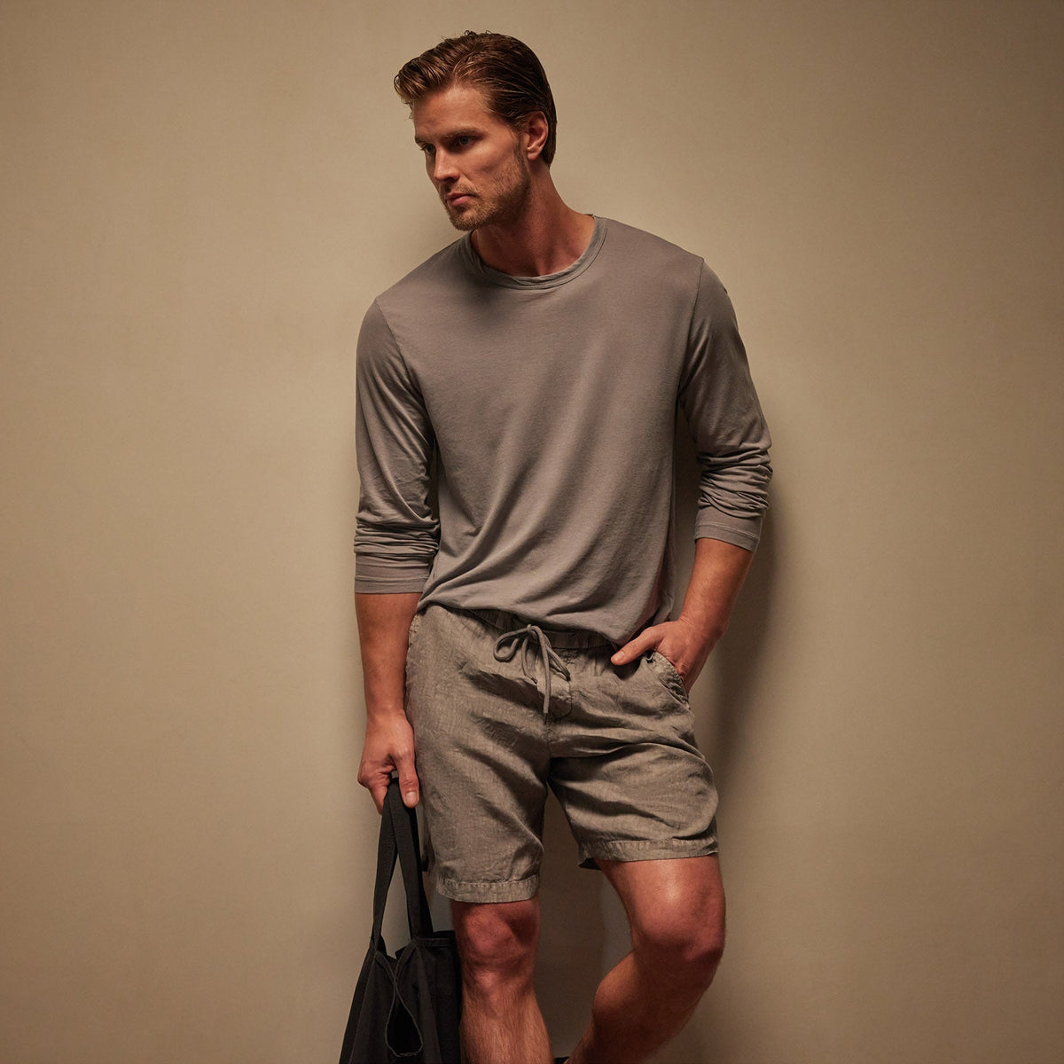 Shirttail Hem Crew in Silver Grey Pigment | James Perse Los Angeles