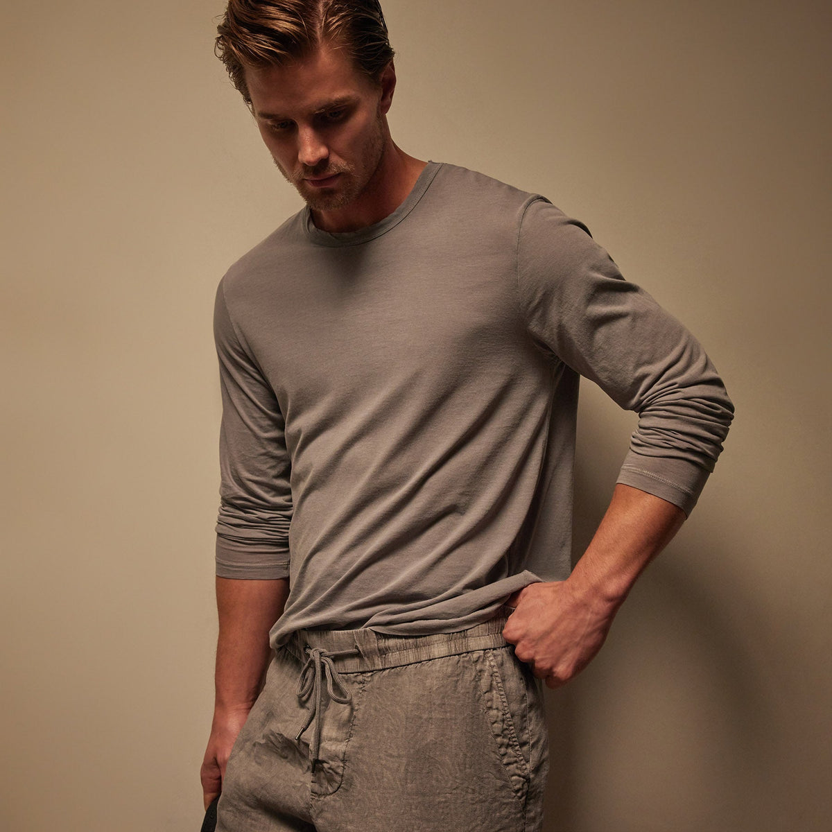 Shirttail Hem Crew in Silver Grey Pigment | James Perse Los Angeles