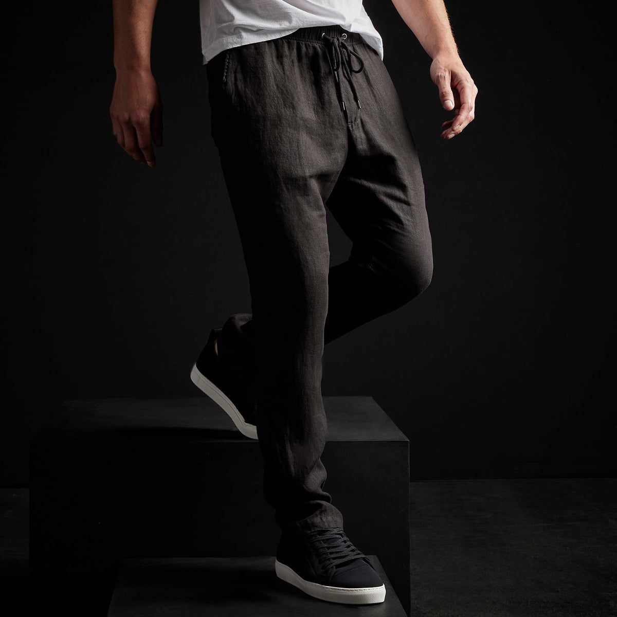 Lightweight Linen Pant in Black | James Perse Los Angeles