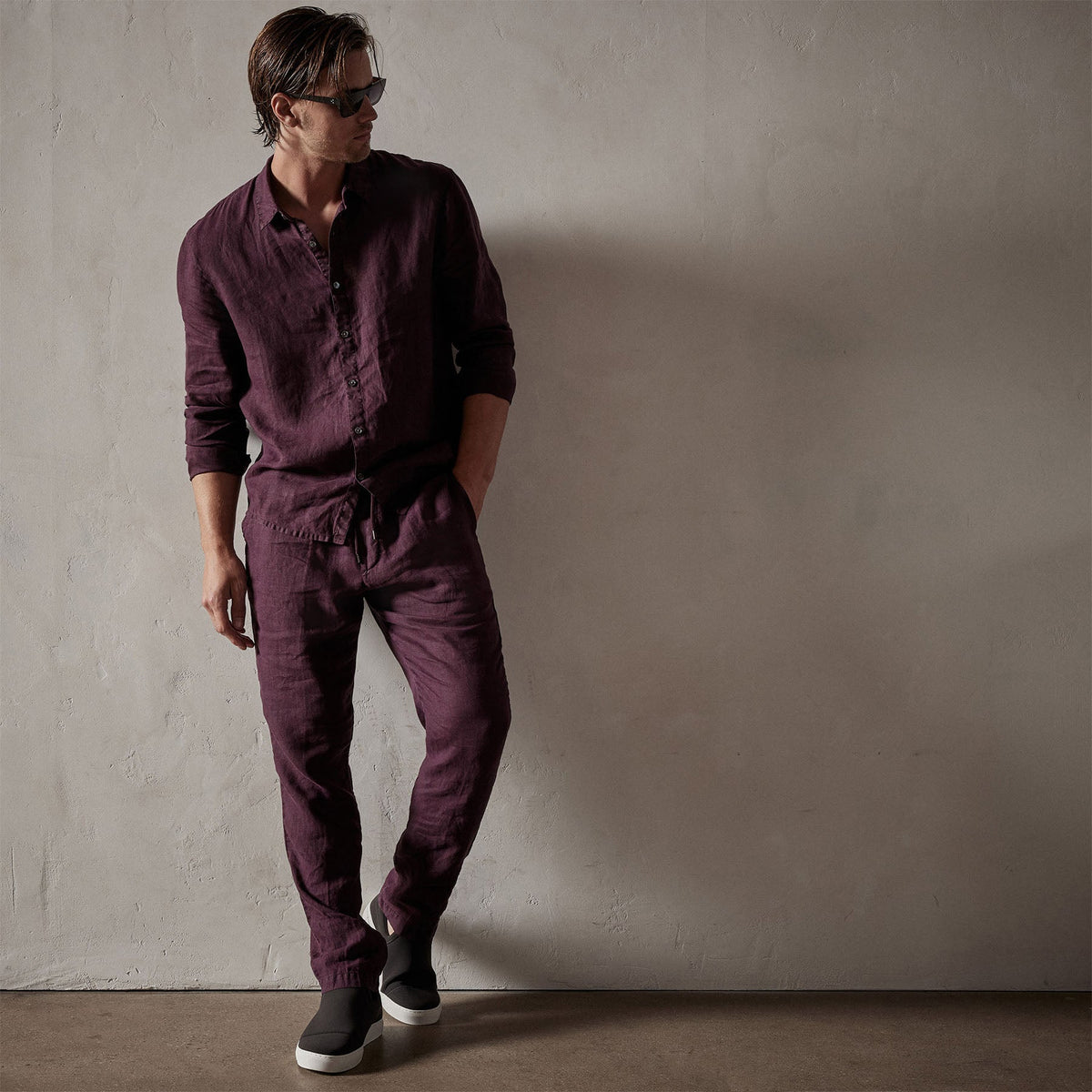 Lightweight Linen Pant in Eggplant | James Perse Los Angeles
