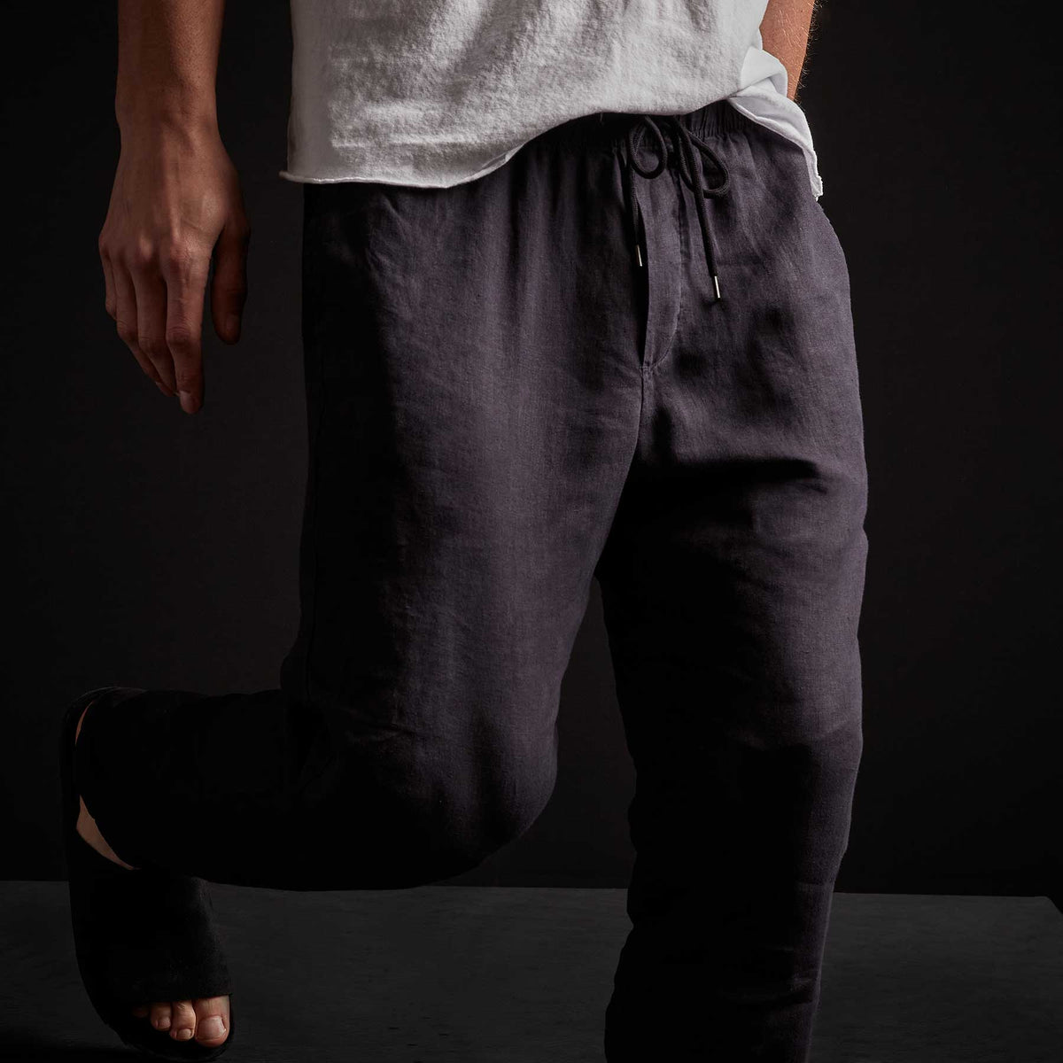 Lightweight Linen Pant - French Navy Pigment | James Perse Los Angeles