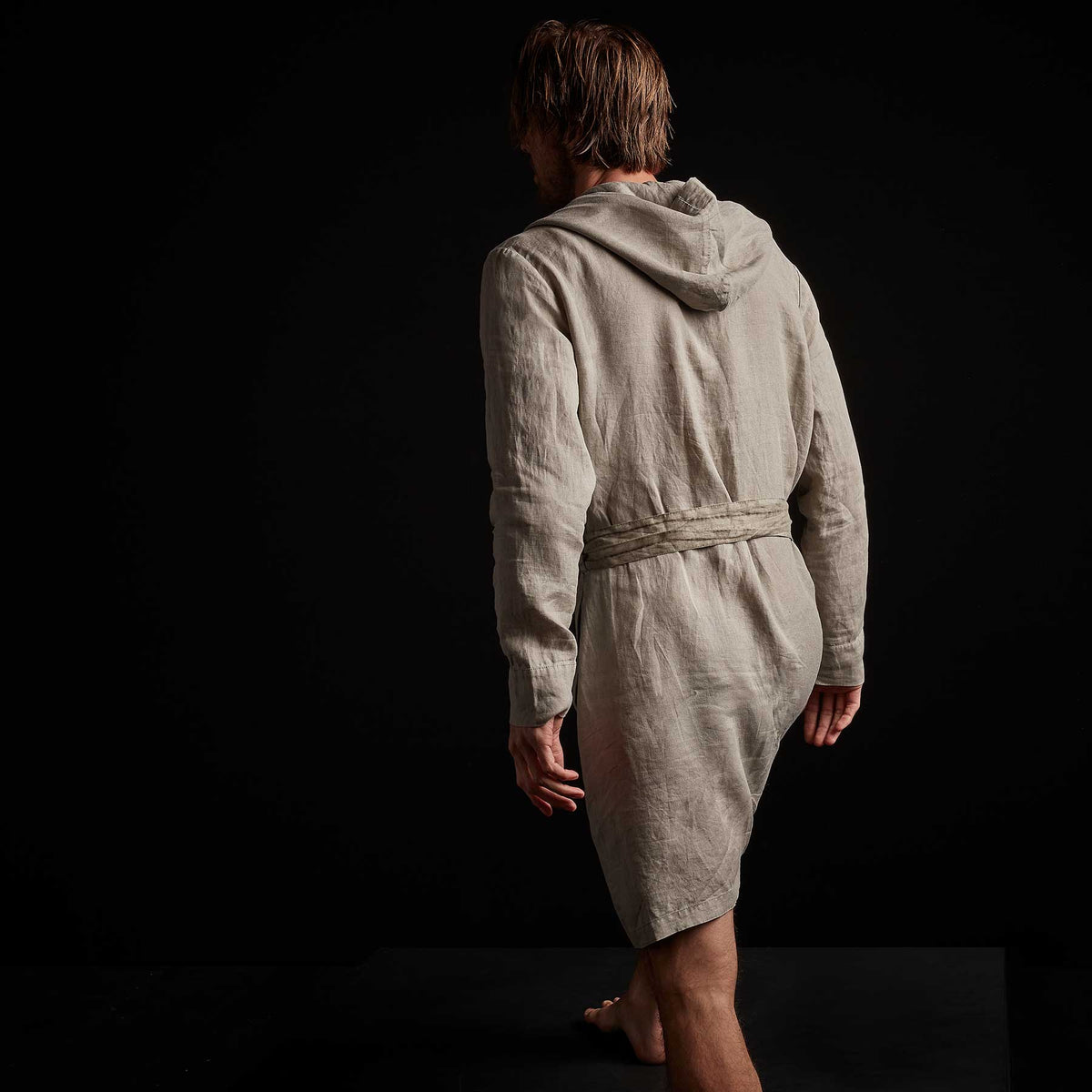 Linen Hooded Robe in Fume Pigment | James Perse Los Angeles