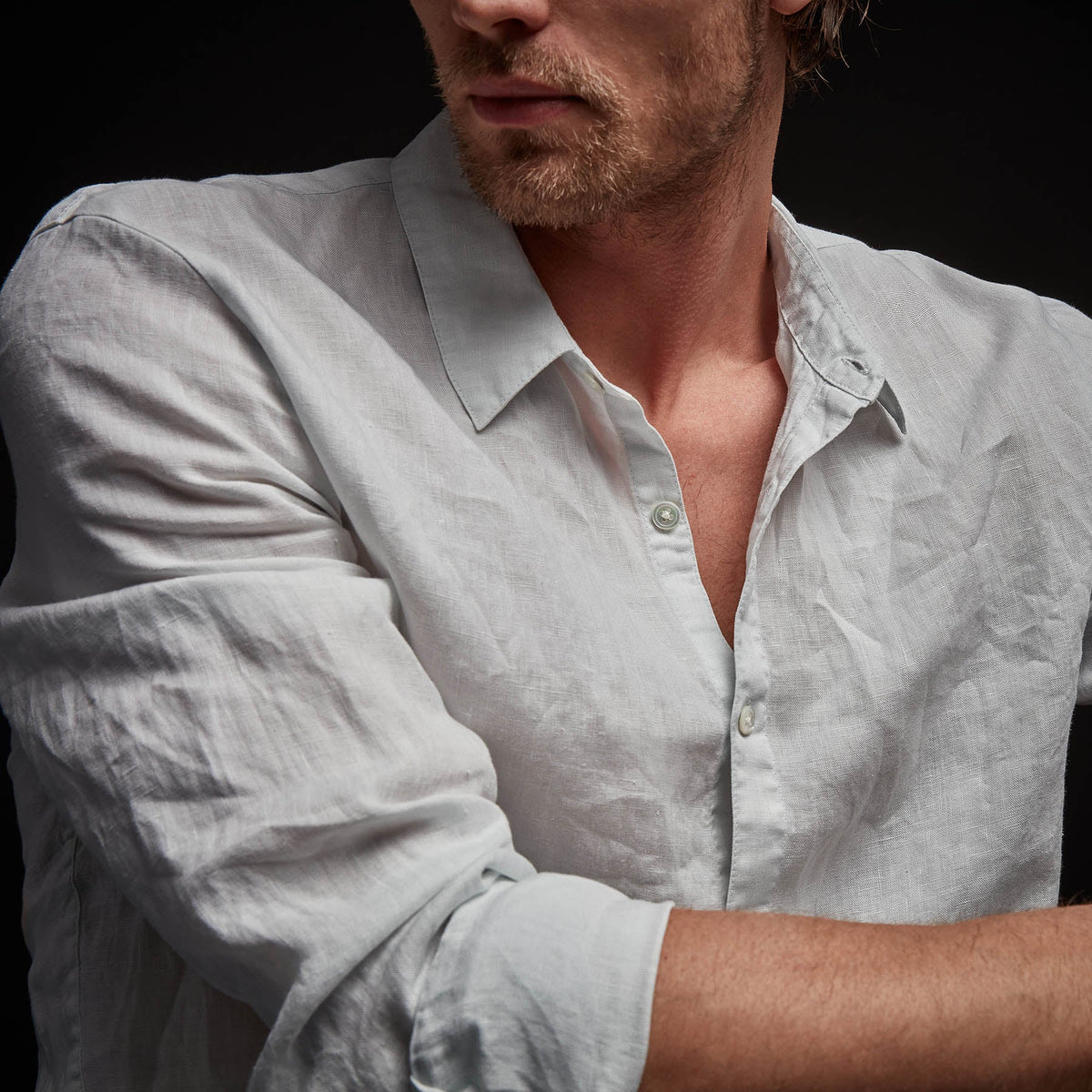 Classic Linen Shirt in Blue Ice Pigment | James Perse Los Angeles