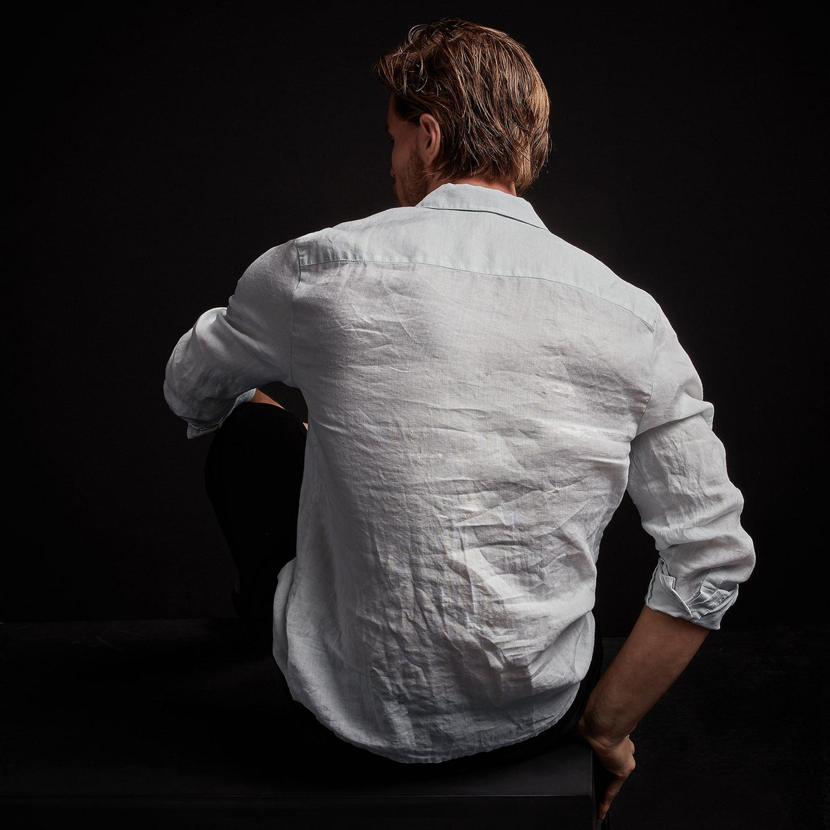 Classic Linen Shirt in Blue Ice Pigment | James Perse Los Angeles
