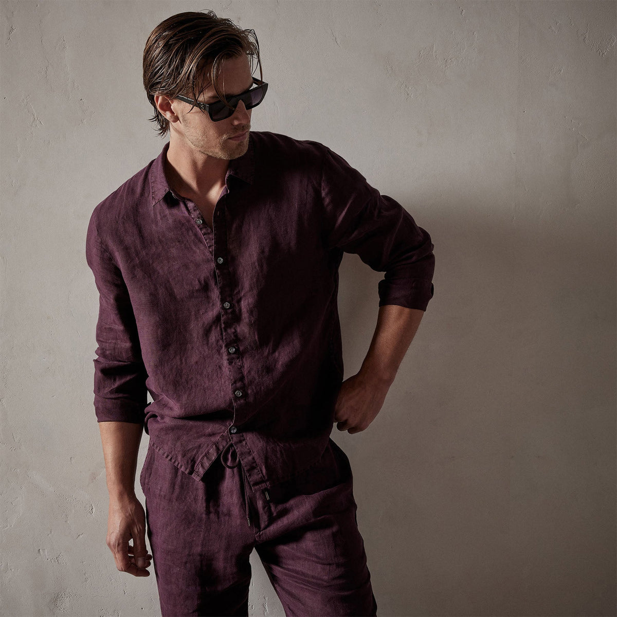 Classic Linen Shirt in Eggplant | James Perse Los Angeles
