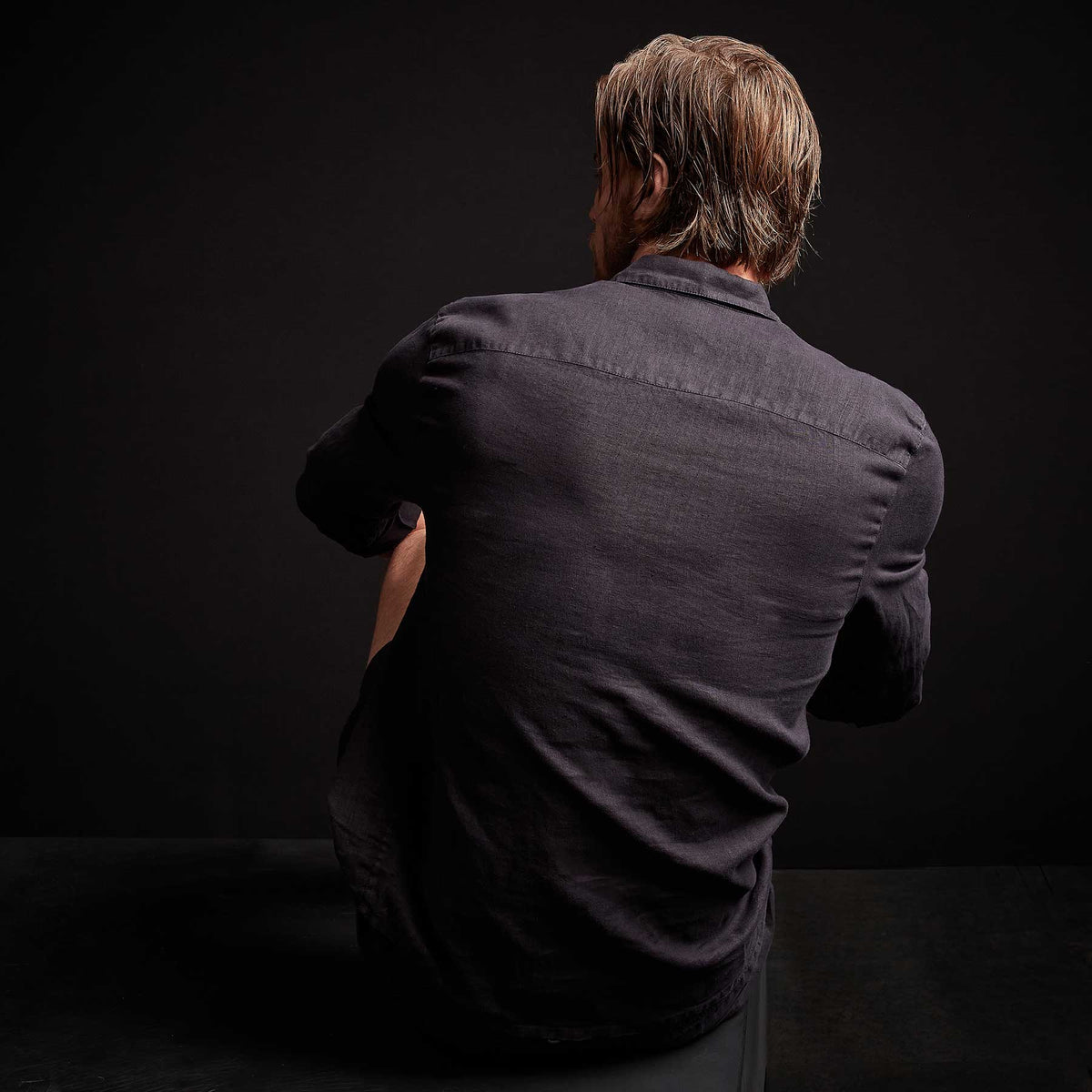 Classic Linen Shirt in French Navy Pigment | James Perse Los Angeles