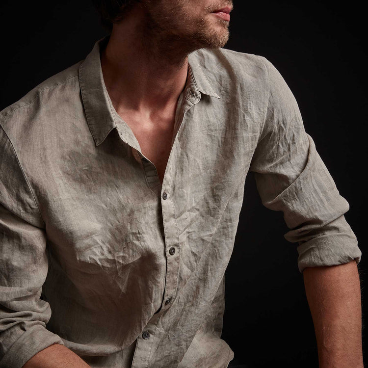 Classic Linen Shirt in Fume Pigment | James Perse Los Angeles