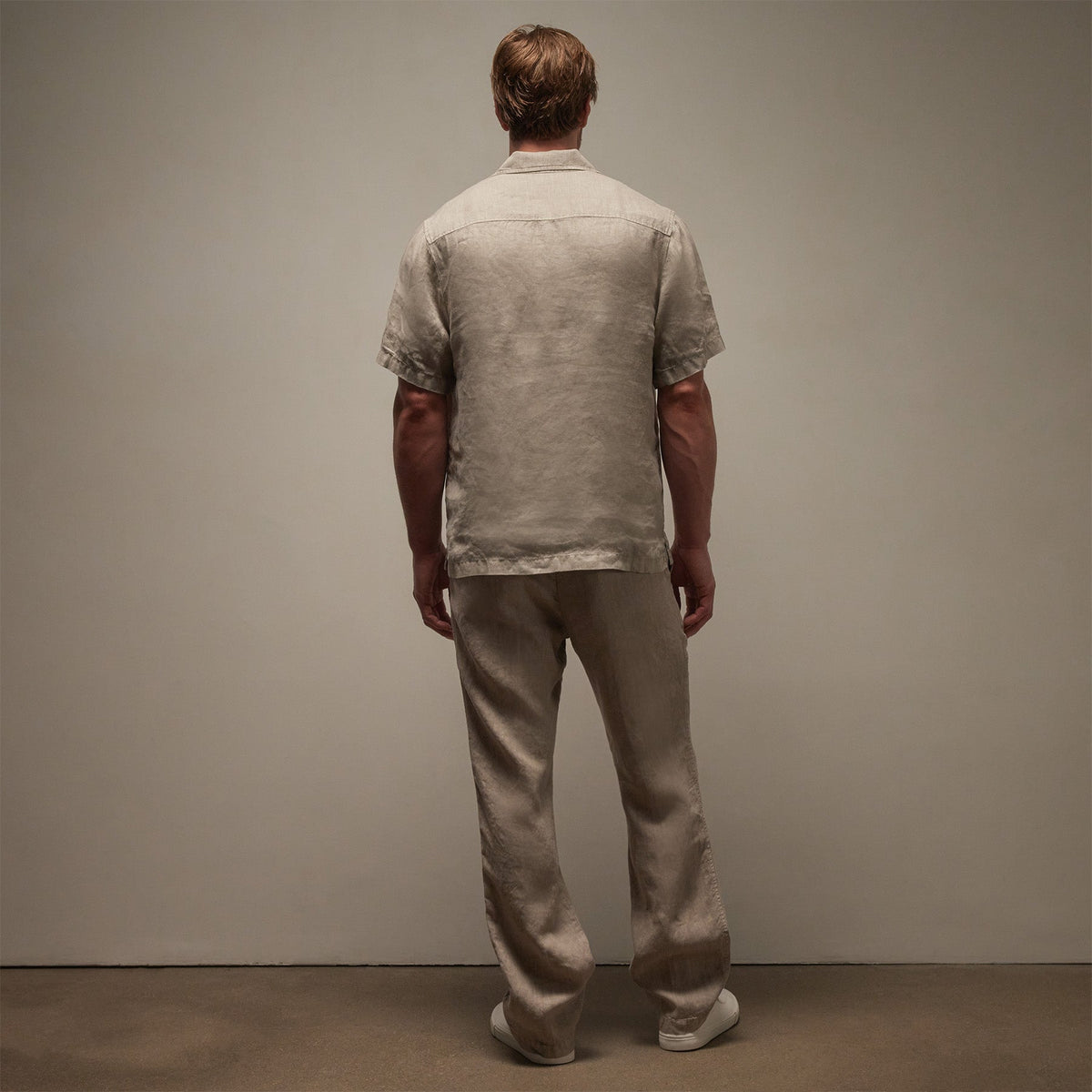Linen Short Sleeve Pocket Shirt in Mineral Pigment | James Perse Los Angeles