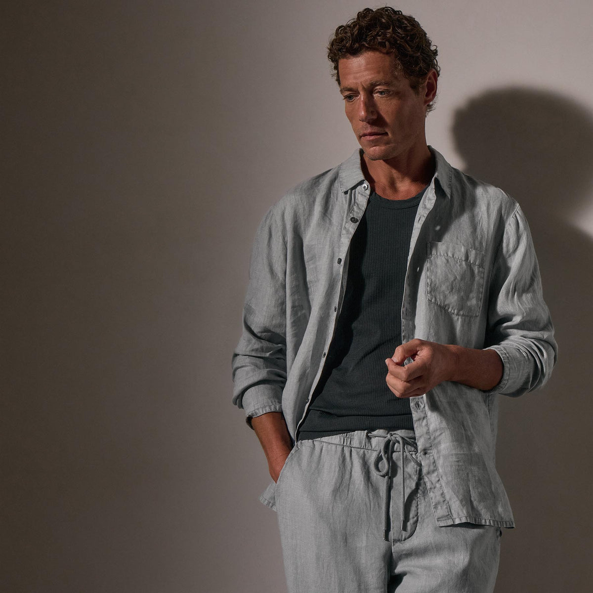 Lightweight Linen Shirt in Grey Sky Pigment | James Perse Los Angeles
