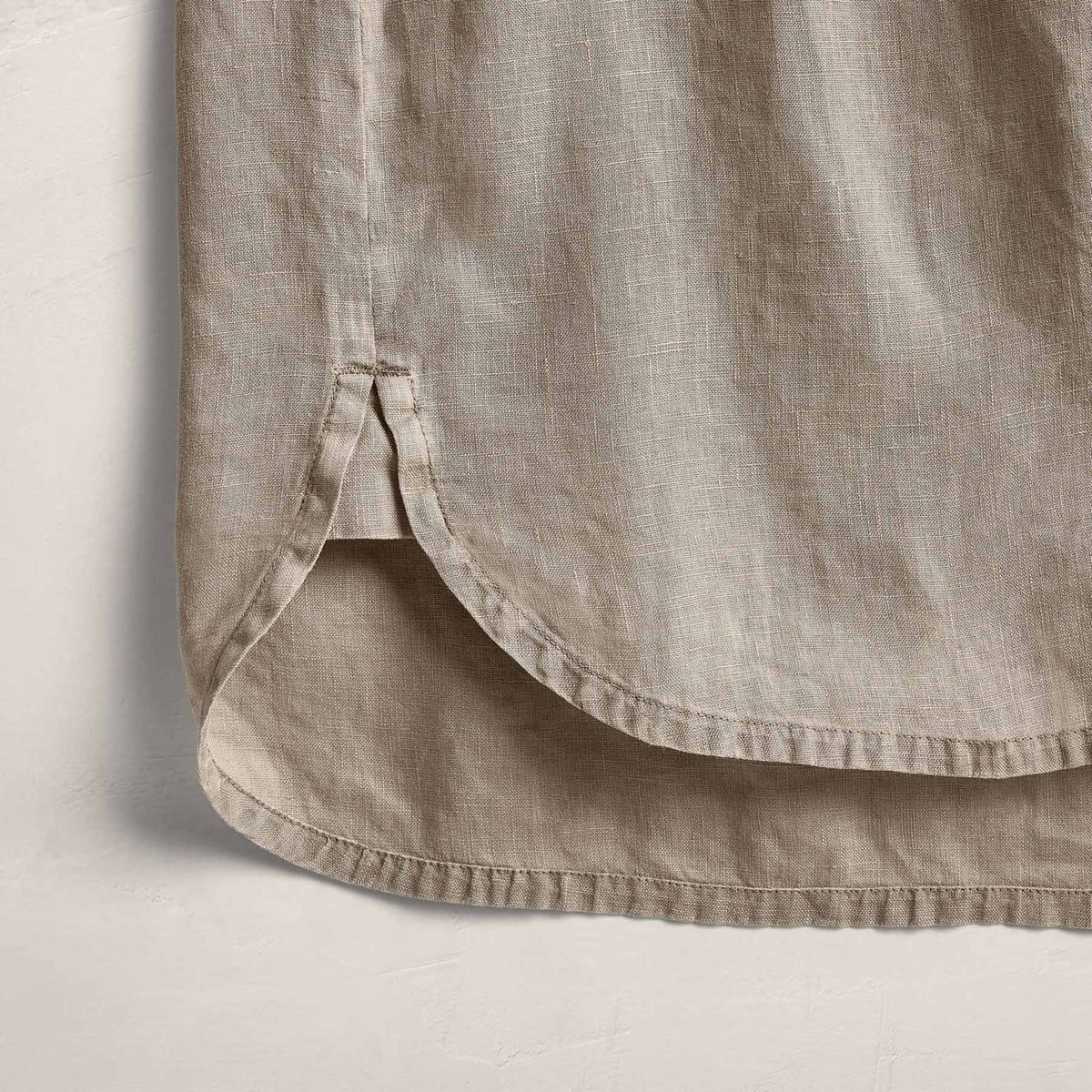 Lightweight Linen Shirt in Mineral Pigment | James Perse Los Angeles