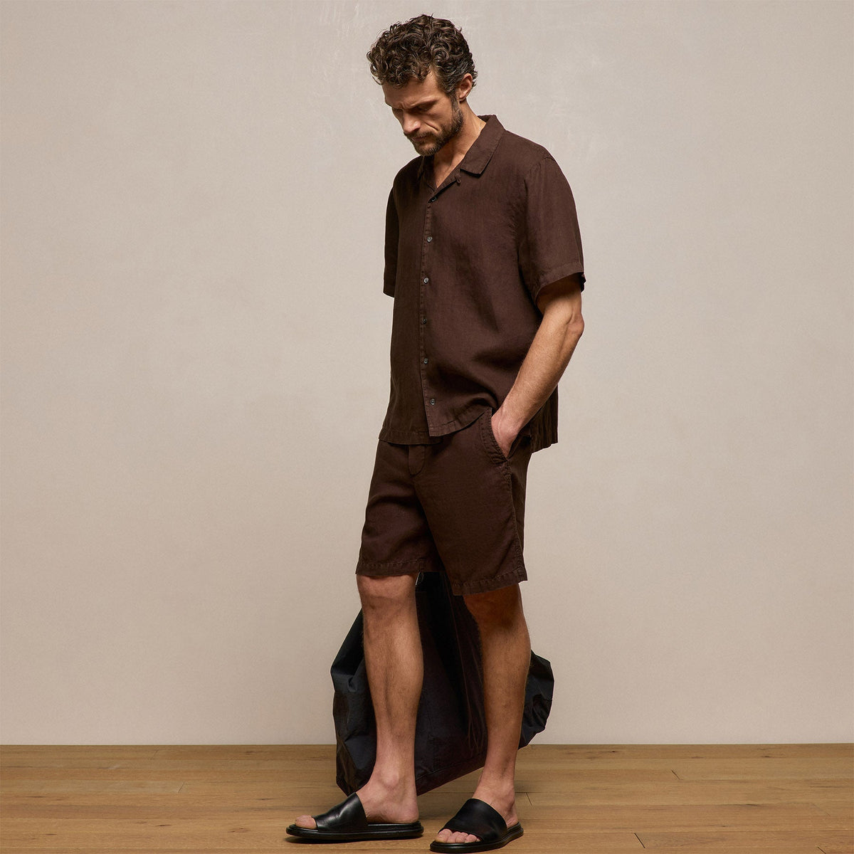 Lightweight Linen Short Sleeve Shirt in Bark Pigment | James Perse Los Angeles