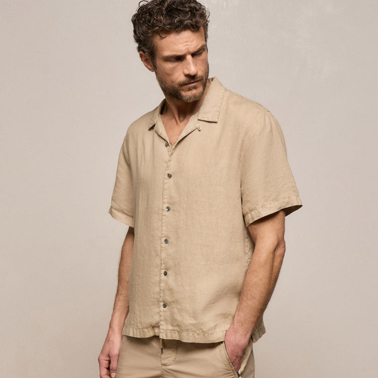 Lightweight Linen Short Sleeve Shirt in Light Khaki Pigment | James Perse Los Angeles