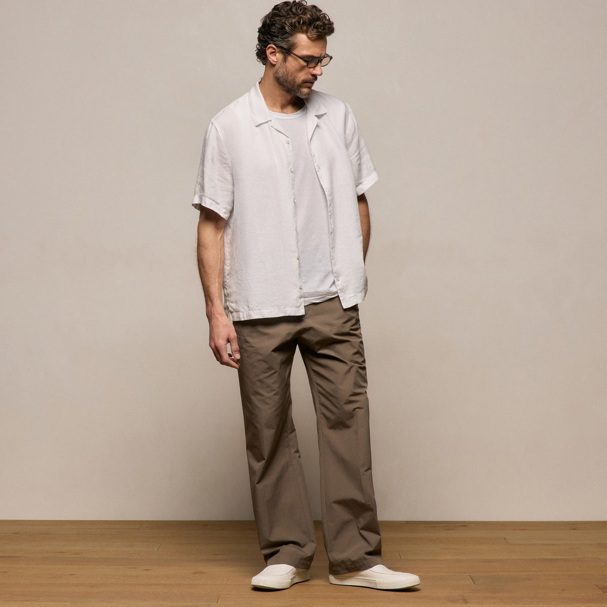 Lightweight Linen Short Sleeve Shirt in White | James Perse Los Angeles