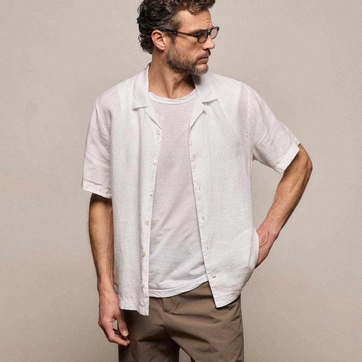 Lightweight Linen Short Sleeve Shirt in White | James Perse Los Angeles