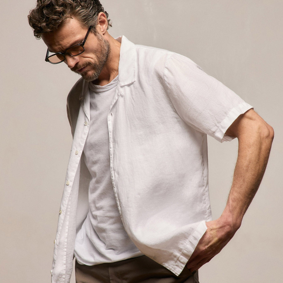 Lightweight Linen Short Sleeve Shirt in White | James Perse Los Angeles