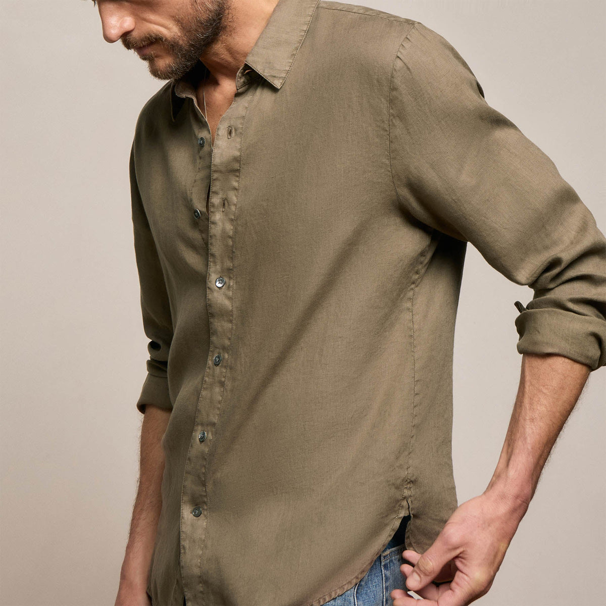 Lightweight Linen Shirt in Light Olive Pigment | James Perse Los Angeles