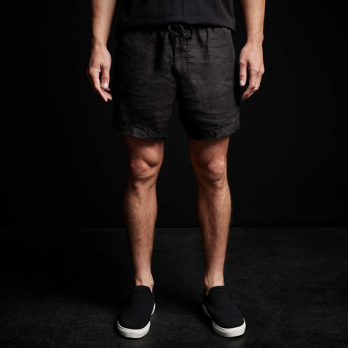 Lightweight Linen Short in Black | James Perse Los Angeles
