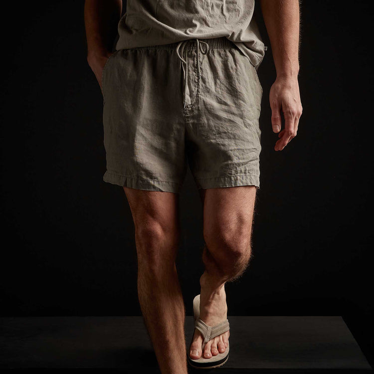 Lightweight Linen Short - Mineral Pigment | James Perse Los Angeles
