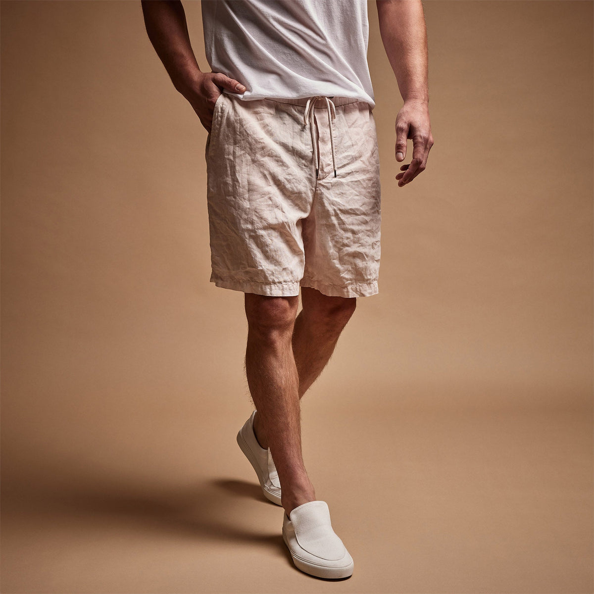 Relaxed Fit Linen Short in Zephyr Pigment | James Perse Los Angeles