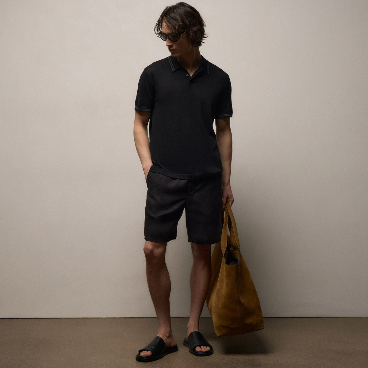Lightweight Linen Relaxed Short in Black | James Perse Los Angeles