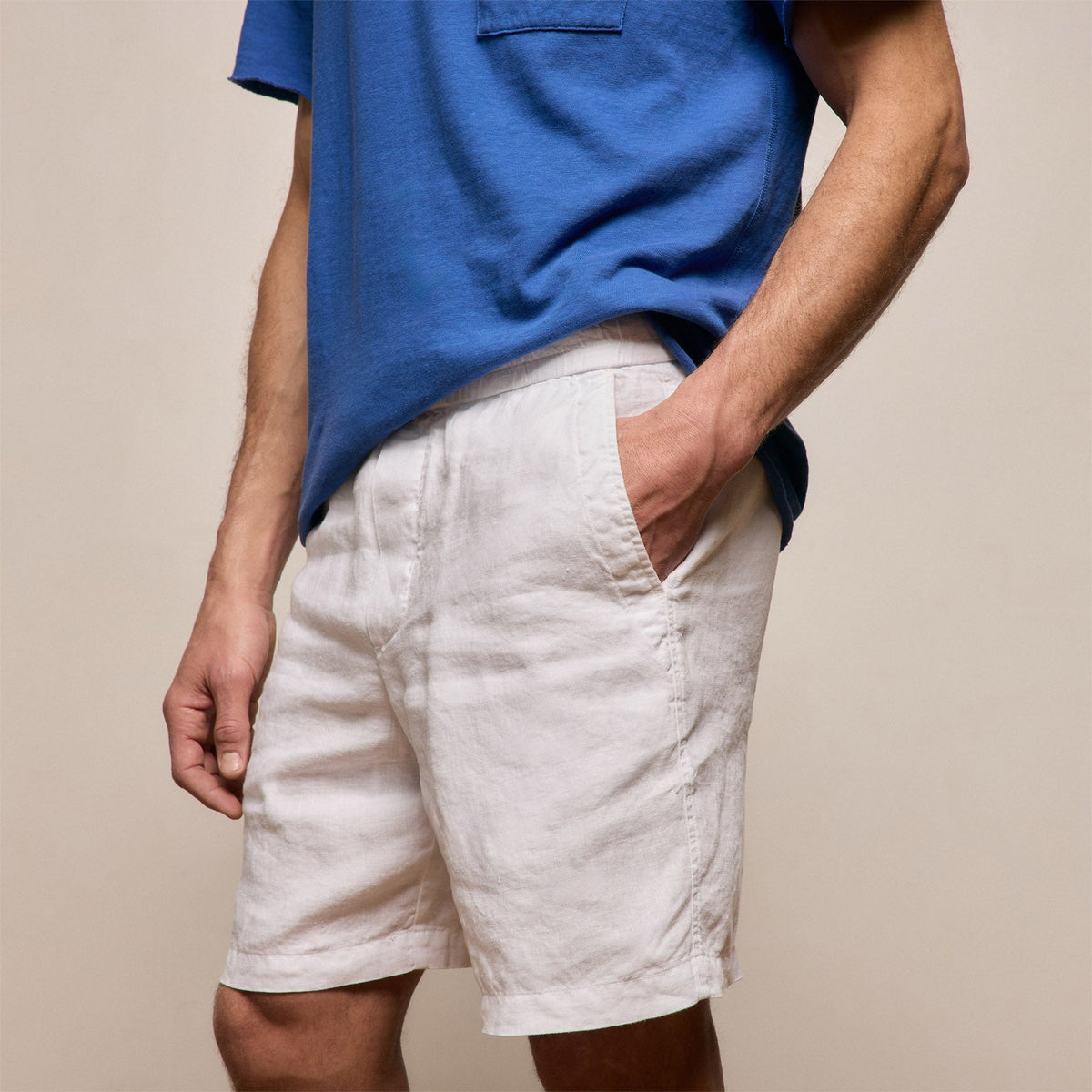 Lightweight Linen Relaxed Short in White | James Perse Los Angeles