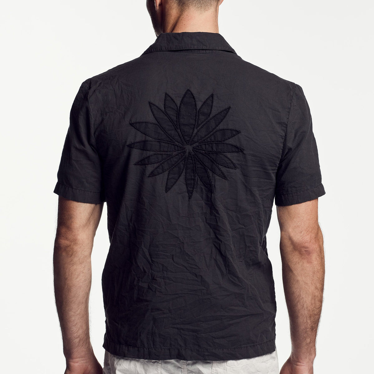Voile Lotus Embroidered Shirt In Carbon Pigment | James Perse Los Angeles